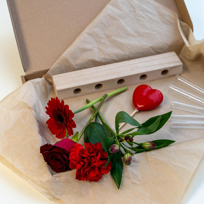 Letterbox Wood standard & Red Flowers | 25,5cm width x 35cm height